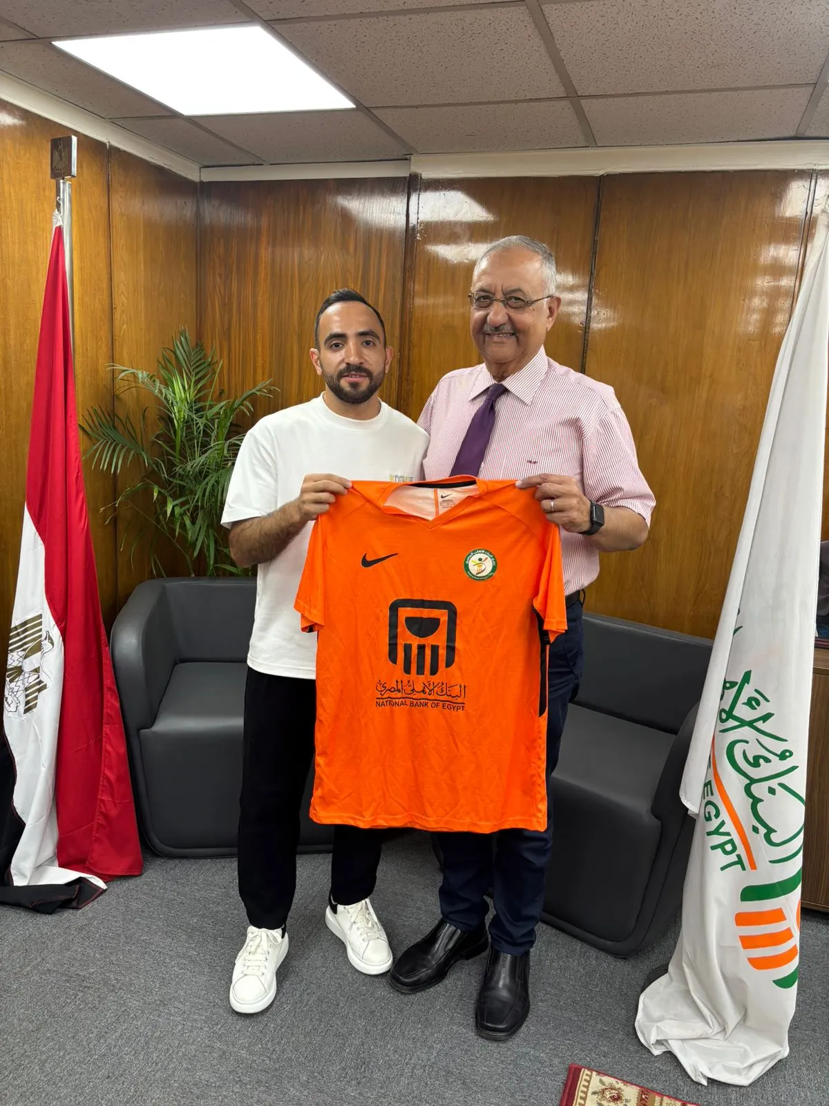 البنك الأهلي يواصل صفقاته الصيفية بضم أحمد متعب رسمياً